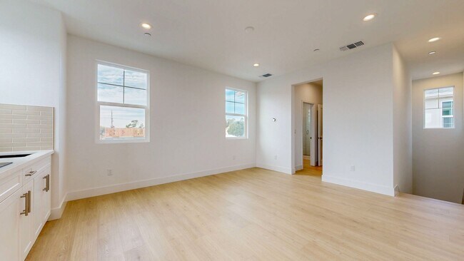 Building Photo - 2782 Sassy St