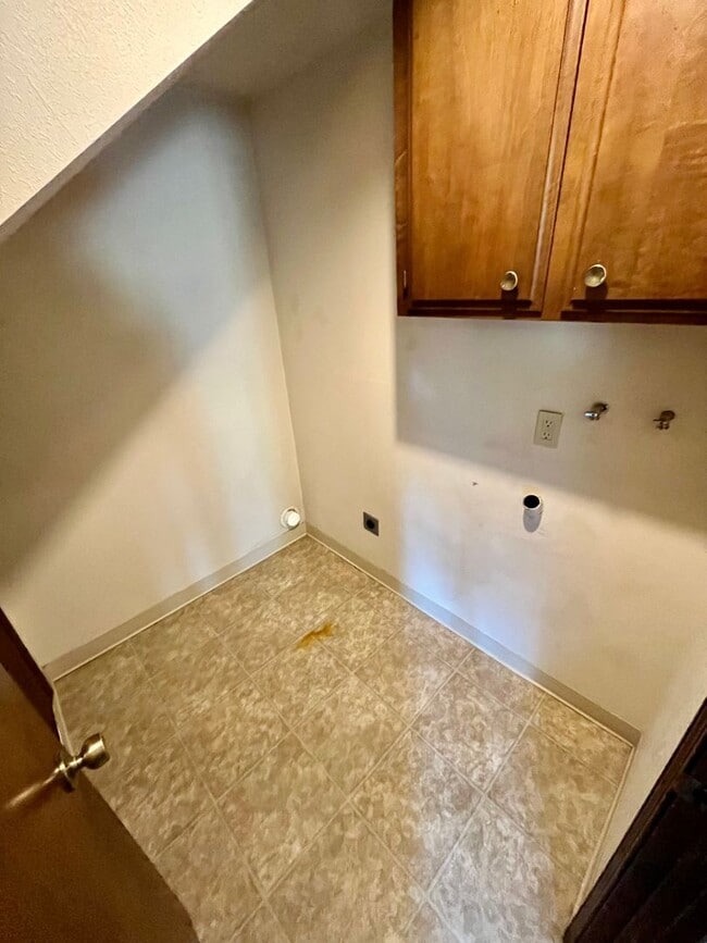 Building Photo - Duplex In South Corvallis Cul-De-Sac