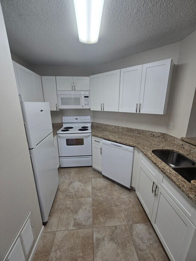 Building Photo - 2577 Grassy Point Dr
