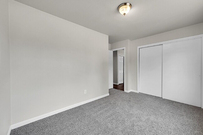 Building Photo - $1,850, 4 bed, 2 bath, located on Colorado...