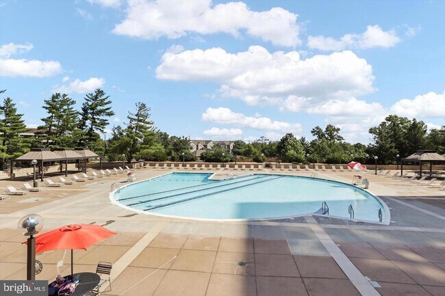 Building Photo - 3705 S George Mason Dr