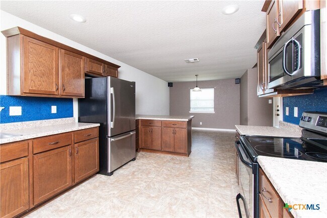 Building Photo - 2604 Hector Dr