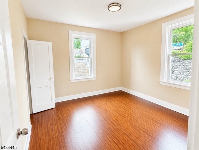 Building Photo - 137 Hammond Ave