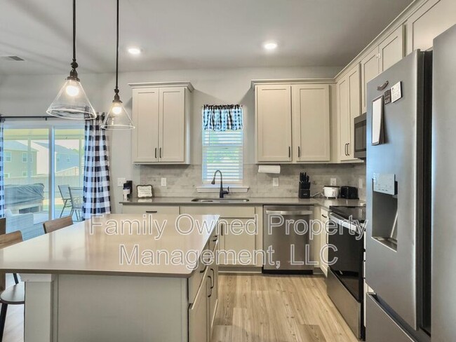 Building Photo - 709 McRoy St