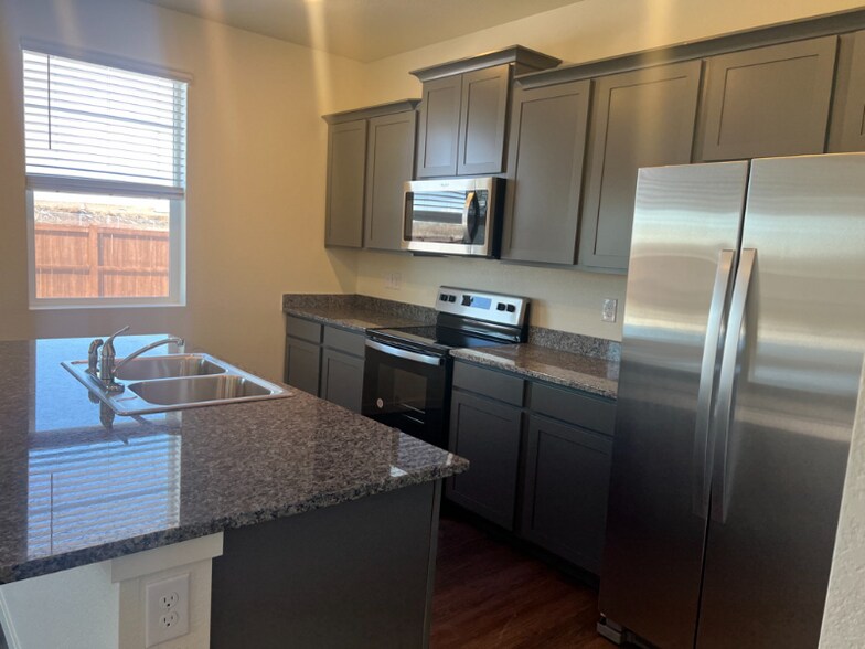 Building Photo - 6050 Amerifax Dr