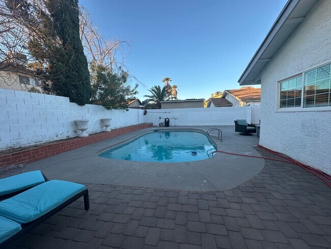 Building Photo - 3 Bedroom home with pool and RV parking