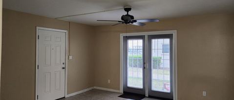 Building Photo - 2100 W Beach Dr