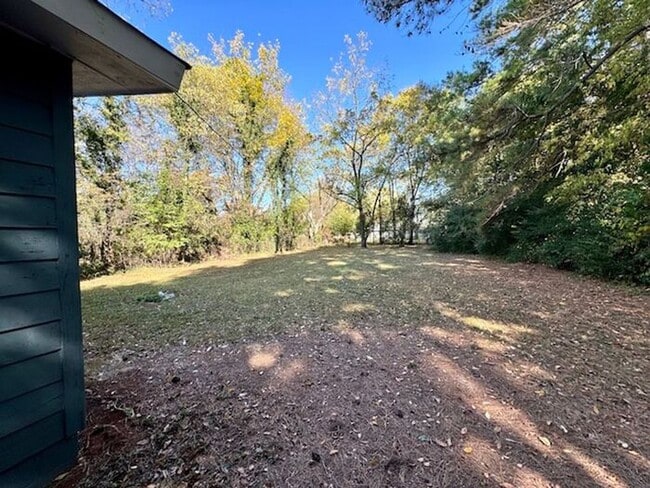 Building Photo - MOVE IN SPECIAL