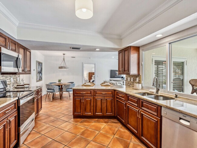 Building Photo - 510 106th Ave N