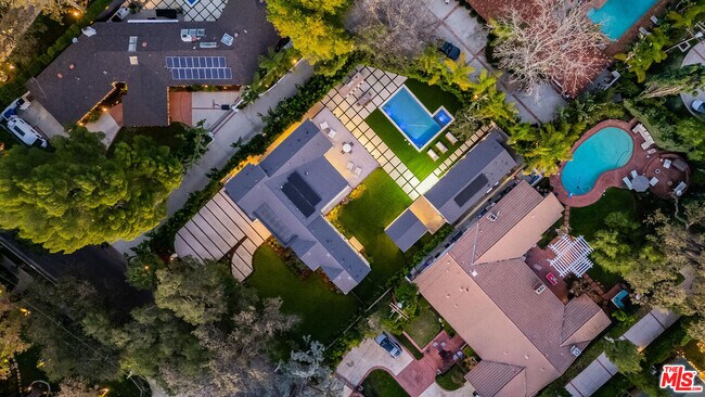Building Photo - 5064 Encino Ave