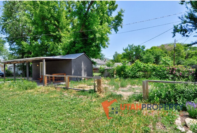 Building Photo - 330 E Sherman Ave