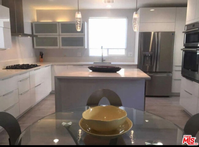 Building Photo - 4922 Genevieve Ave