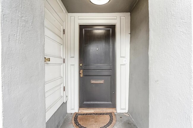 Building Photo - 2096 Pine St