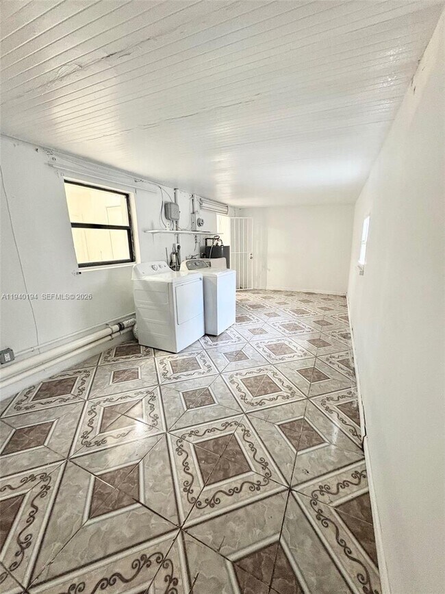 Building Photo - 1332 NE 177th St