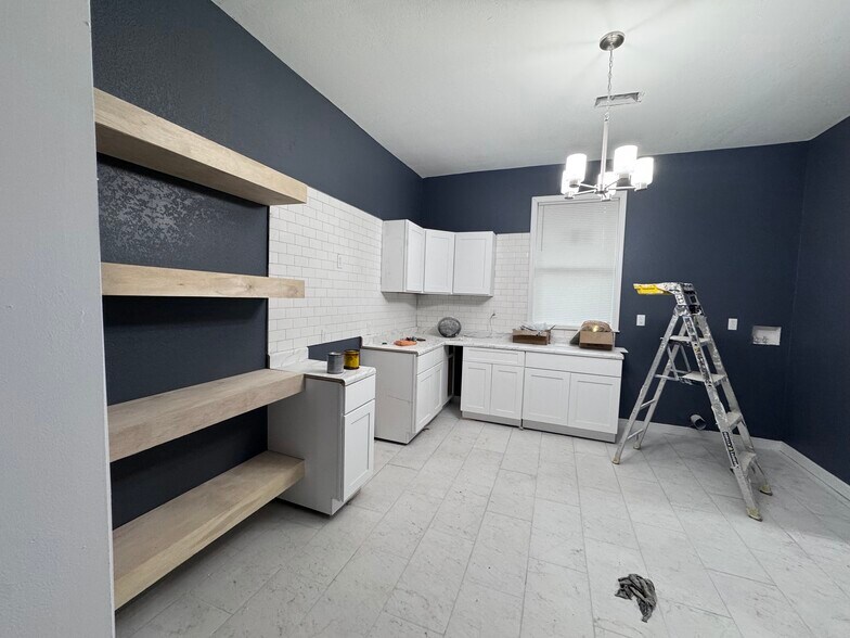 Building Photo - 1519 W 46th St