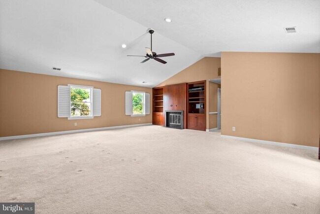 Building Photo - 1301 Daviswood Dr