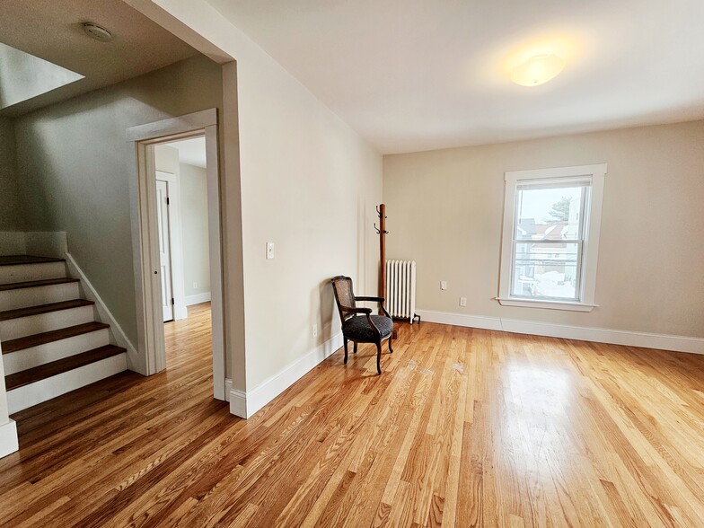 Building Photo - 24 Mansfield St