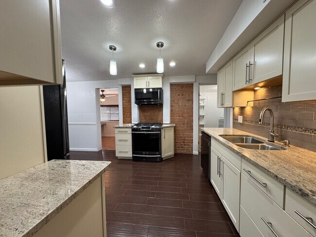 Building Photo - 3BR/2BA/2CG, with POOL, 1,396 sq.ft. rental in Sierra Vista, AZ