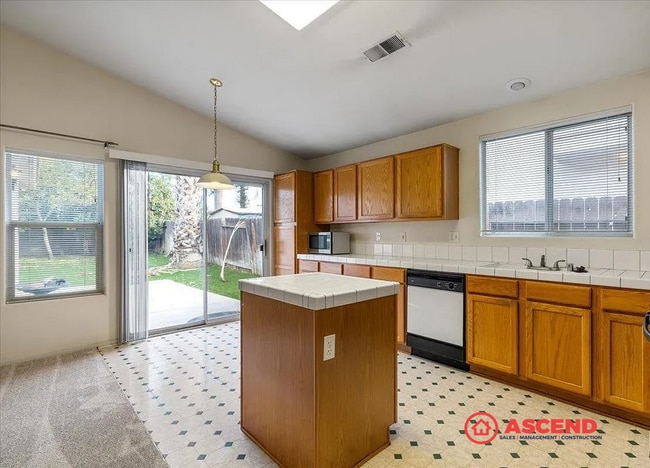 Building Photo - Wonderful 4 Bedroom Located in Laurel Glen Area!