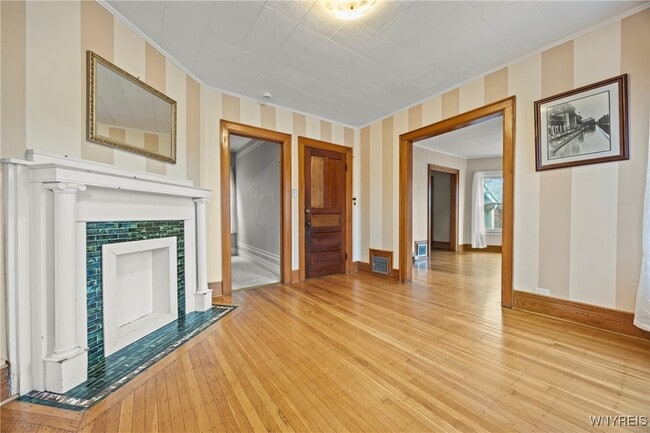 Building Photo - 411 Breckenridge St