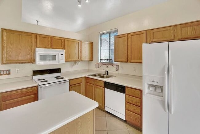 Building Photo - Pending/ Rented - Sunlit Serenity in Rita ...