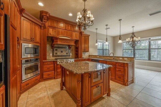 Building Photo - 1605 Kennesaw Dr