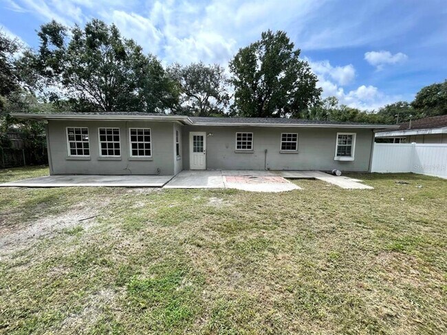 Building Photo - 123 Wildwood St