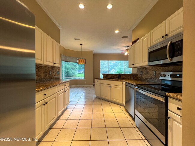 Building Photo - 1704 Tall Tree Dr E