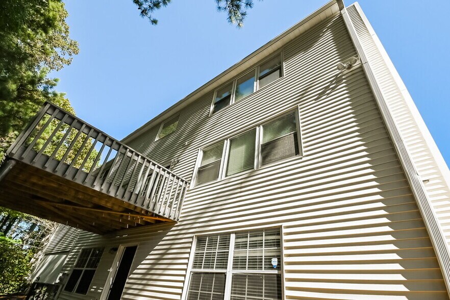 Building Photo - 4847 Wilkie Way NW