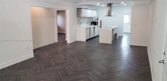 Building Photo - 1128 SW 21st Ave