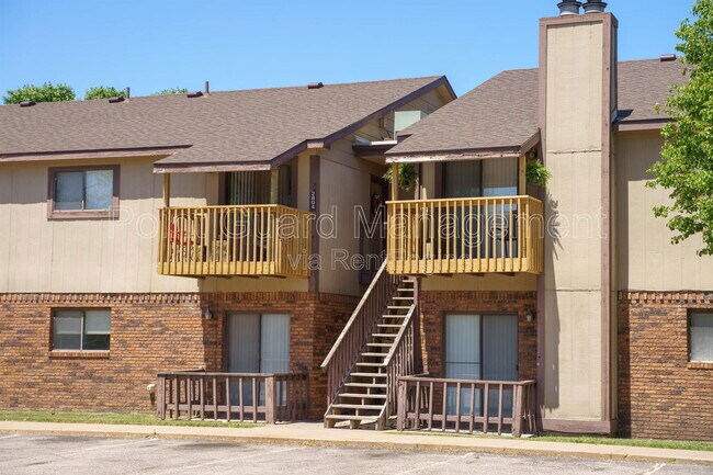 Building Photo - 2802 N Charles Ave