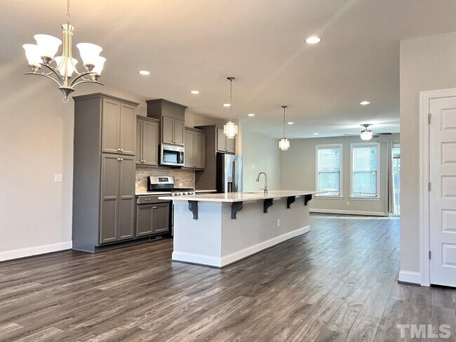 Building Photo - 4 Bedroom 3 Bath Townhome for Rent North S...