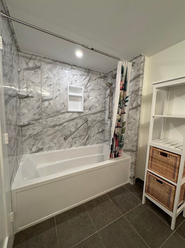 Building Photo - 800 Jackson St