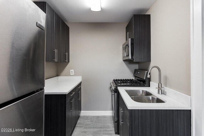 Building Photo - 909 Ash St