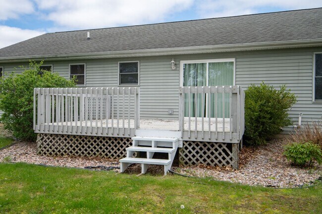 Building Photo - 4 Bedroom home in Granger, IN!