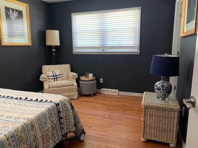 Building Photo - 2709 Highland Dr