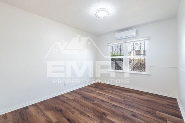 Building Photo - Remodeled 3 Bed 1 Bath Spanish-Style Gem for Rent