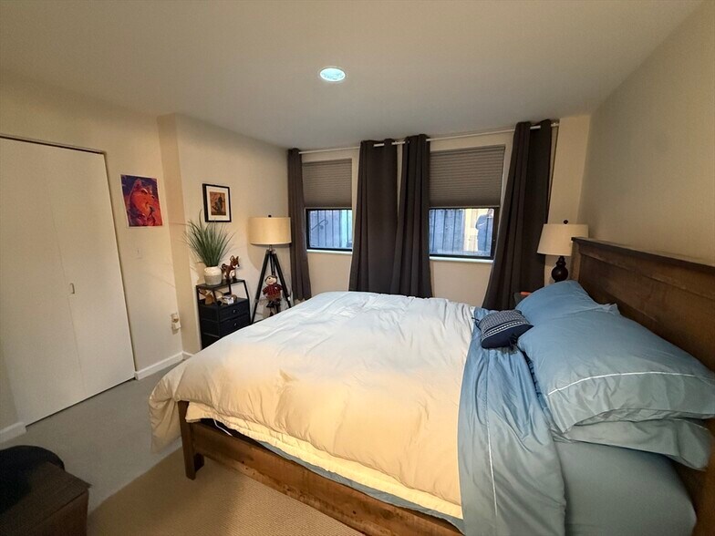 Building Photo - 18 E Springfield St