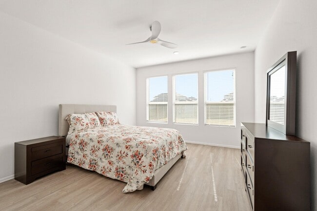 Building Photo - 5026 Lavaridge Dr