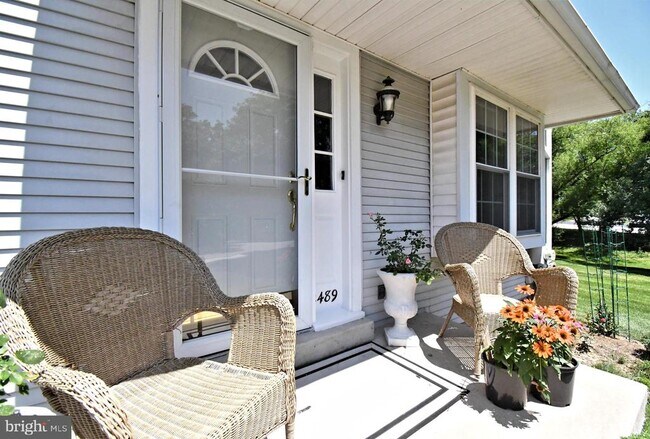 Building Photo - 2489 Hillendale Dr