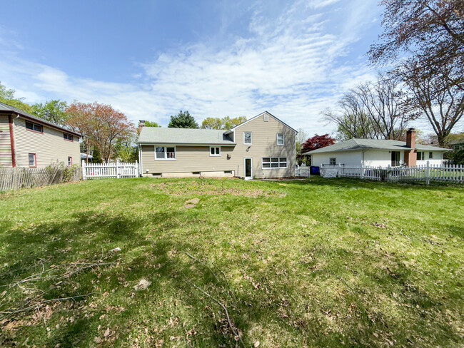 Building Photo - 115 Fuller Dr