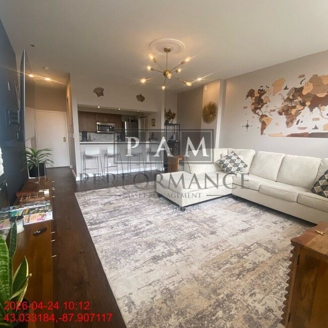 Building Photo - 234 N Broadway