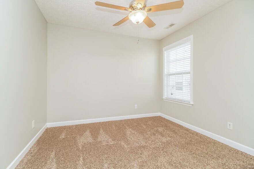 Building Photo - 1625 Beaconcrest Cir