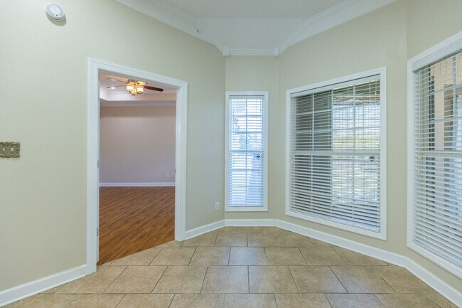 Building Photo - 4004 Grey Oak Dr