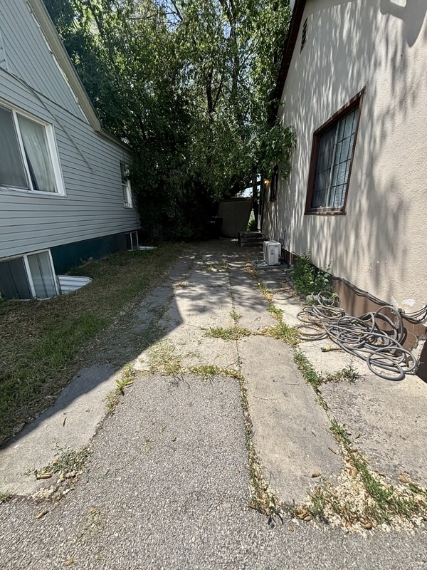 Building Photo - 979 W 100 S
