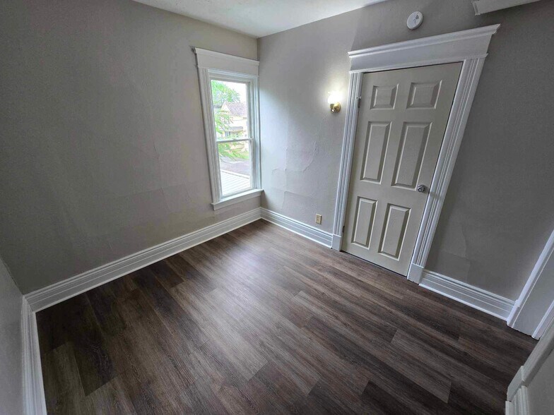 Building Photo - 336 W 29th St