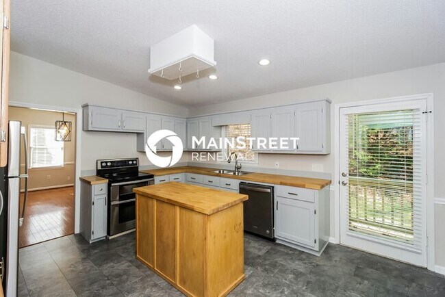 Building Photo - 3 Bedroom Pet-Friendly Home in CARTERSVILLE, GA with Main Street Renewal