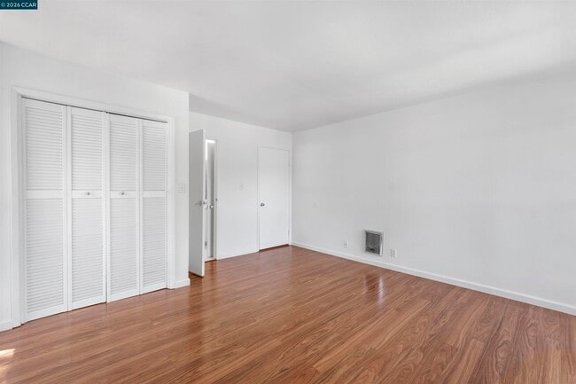 Building Photo - 2091 Ascot Dr