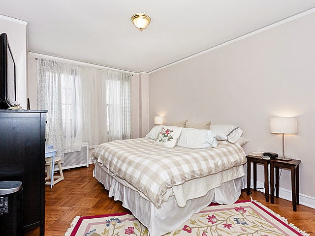 Bedroom - 2052 N Lincoln Park W