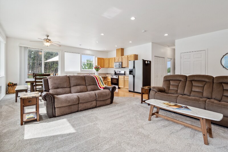 Building Photo - 228 Jensen Rd